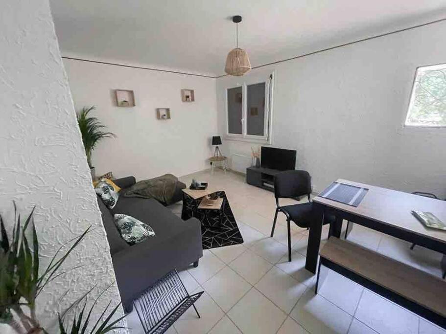 Appartement Spacieux Avec Parking Gratuit Sete Luaran gambar
